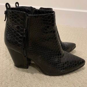 Vince Camuto snake skin booties, double zippers